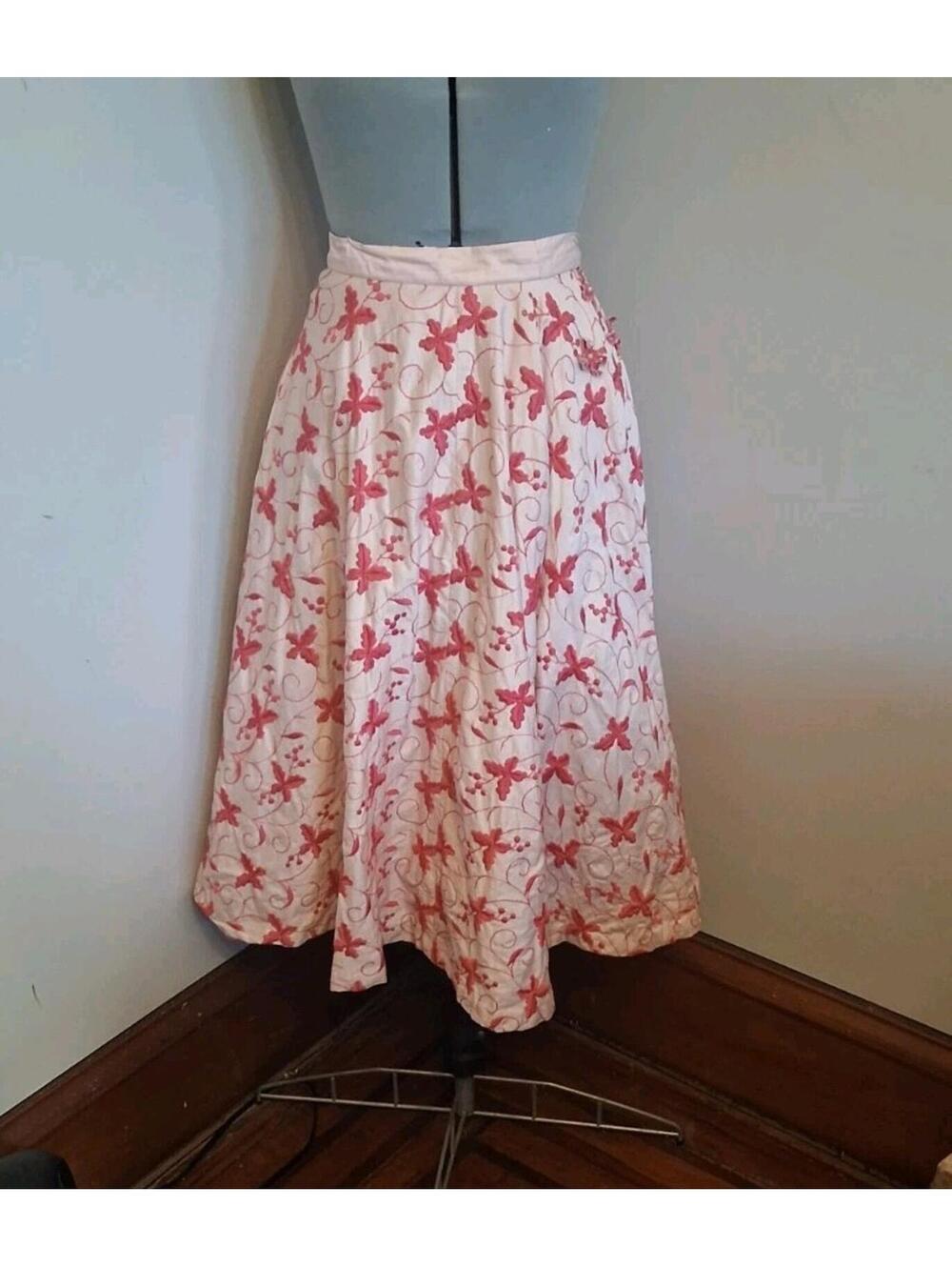 Vintage 1950s Circle Skirt Pink Embroidered Full Circle With Crinolin Size Small